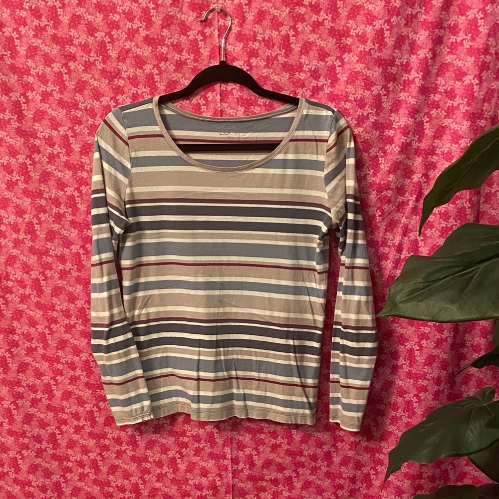 ♥️❄️Loft Woman’s Striped Top Size Medium